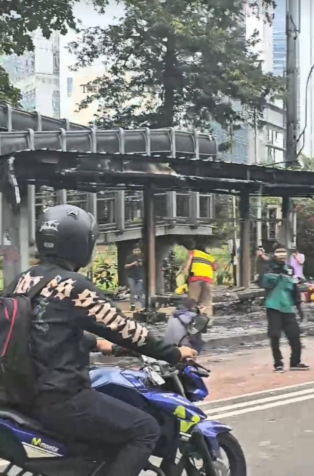 议 当地华人：多位政要住宅被洗劫开元棋牌app印尼爆发大规模抗(图3)